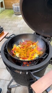 Shakshuka in de wok op de BBQ